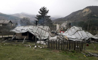 Stambeni kontejneri za porodice u Miljevini koje su ostale bez krova nad glavom