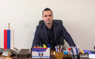 Vukadinović: Podignimo zastave za naše jedinstvo, slobodu i slogu