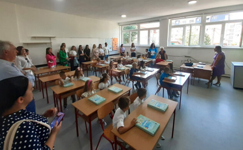 U školskim klupama u Foči 1.095 osnovaca i 552 srednjoškolca