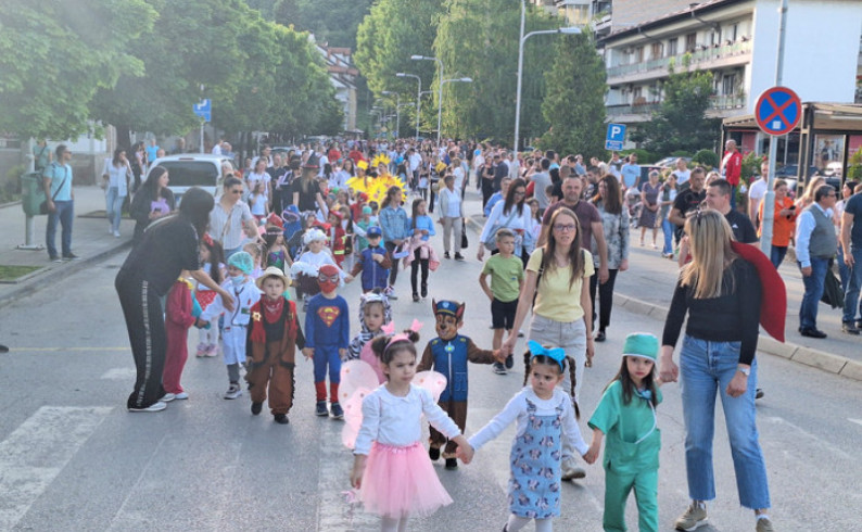 Maskenbalsko šarenilo najmlađih uveselilo Fočake