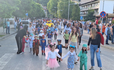 Maskenbalsko šarenilo najmlađih uveselilo Fočake