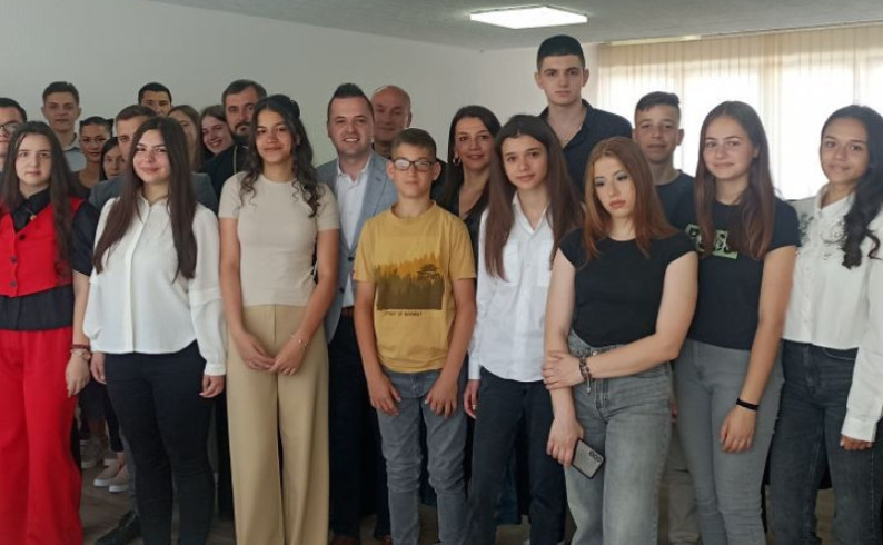 Nagrađeni najbolji osnovci i srednjoškolci