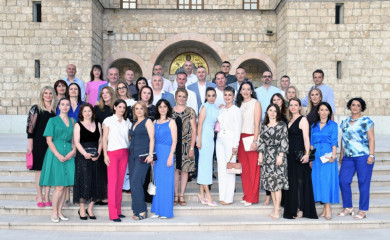 Prva generacija gimnazijalaca nakon 30 godina na okupu- stasavali u najtežim vremenima