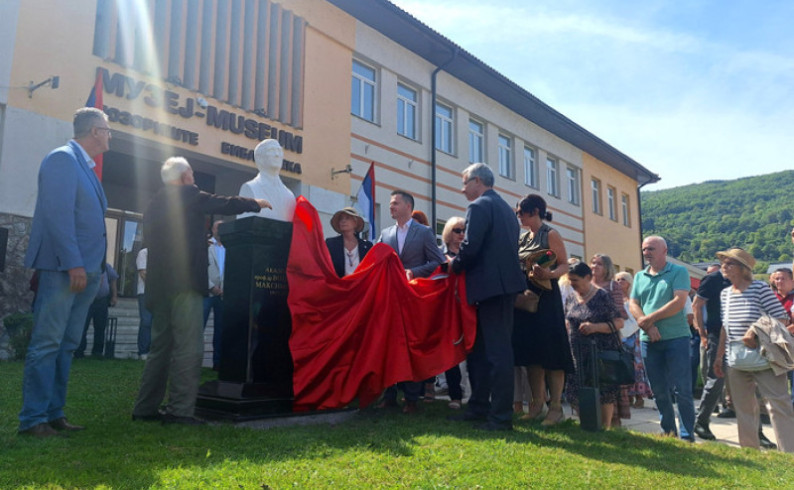 Akademik Vojislav Maksimović dobio bistu u rodnom gradu