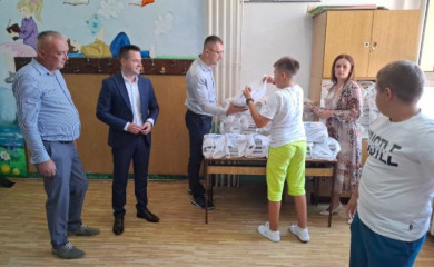 Fočanskim osnovcima besplatni udžbenici na dar