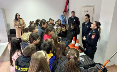 Policija otvorila vrata fočanskim osnovcima