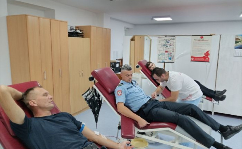 Pripadnici PU Foča u akciji dobrovoljnog davanja krvi