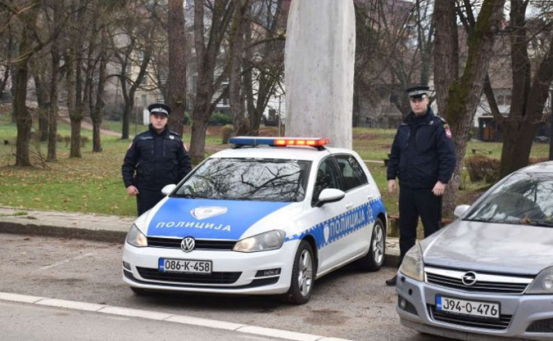 Pripadnici PU Foča odali poštu ubijenom kolegi Bašiću