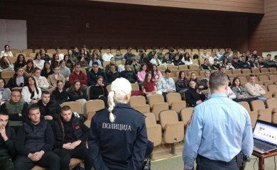 LJubav prema policijskom pozivu motiviše fočanske srednjoškolce za upis u Srednju školu MUP-a