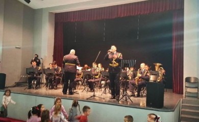 Orkestar MUP-a Srpske raspjevao fočanske osnovce