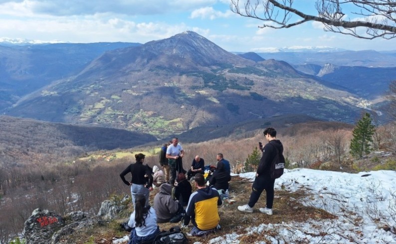 Planine od Maglića do Jahorine s Crnog vrha kao na dlanu