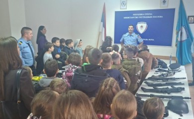 Fočanski osnovci u posjeti Policijskoj upravi povodom Dana policije