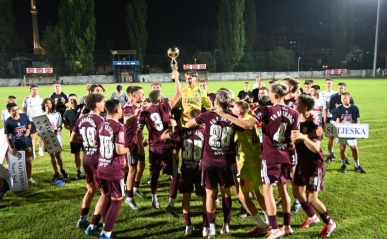 Omladinci „Sarajeva“ podigli jubilarni pehar prijateljstva u Foči